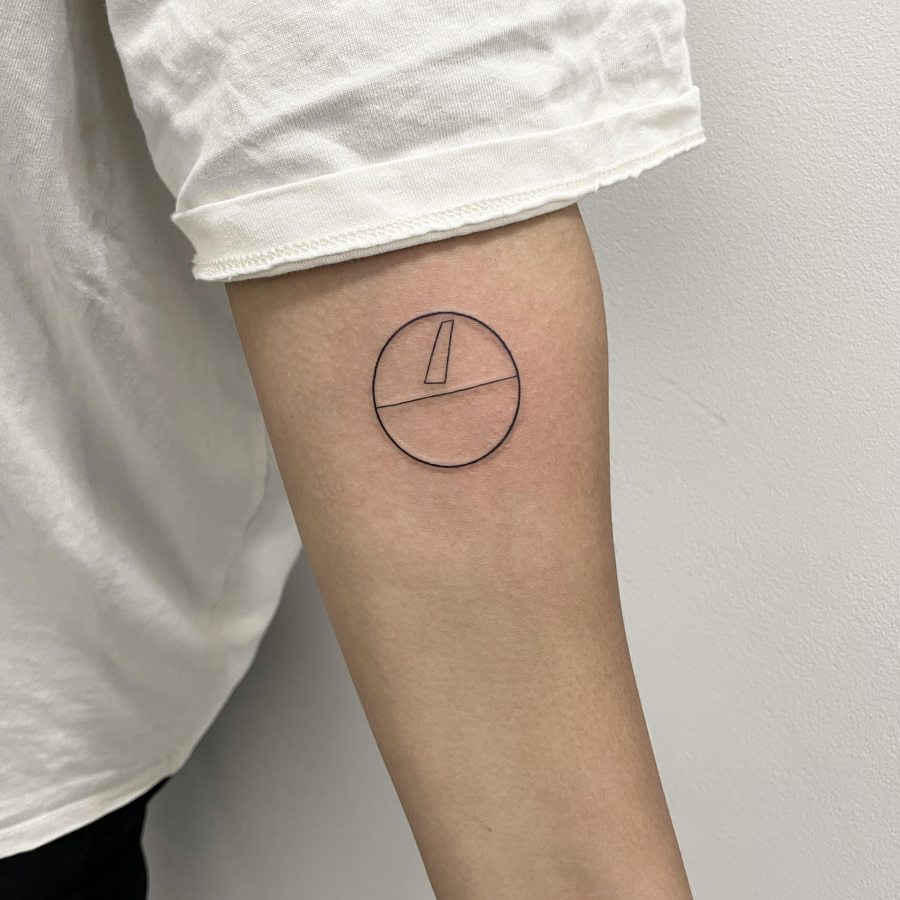 Kite outline tattoo | Kite tattoo, Small tattoos, Tattoos with meaning